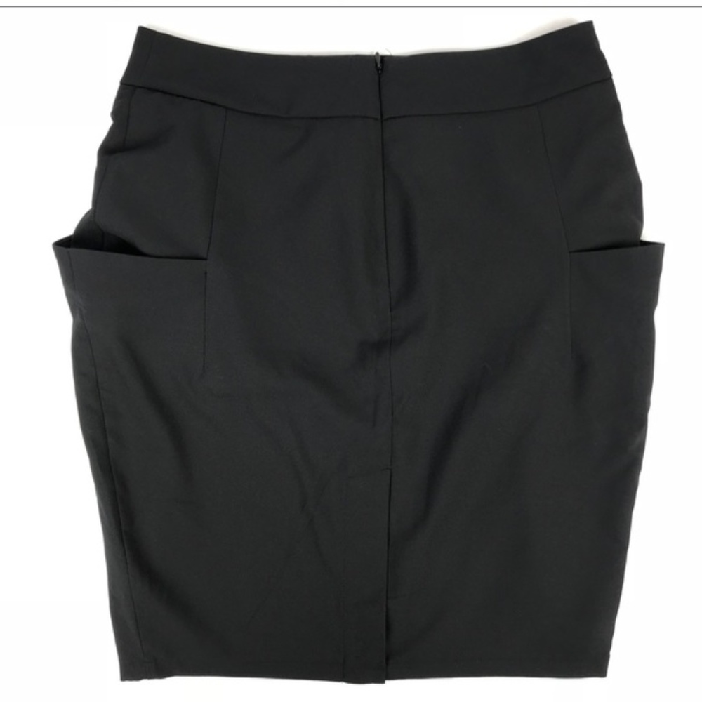 Black mini skirt with pockets